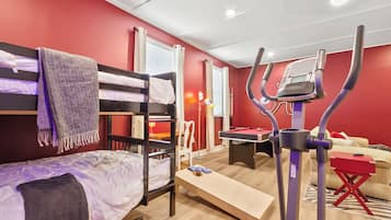 4 habitaciones, tabla de planchar con plancha, wifi y ropa de cama