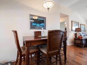 Dining - The Flamingo House at Keaton Beach - Canal Access (Taylor County)