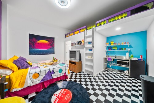80s/90s Apartment w/ Mario Loft + Museum Discount