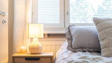 Desk, WiFi, bed sheets