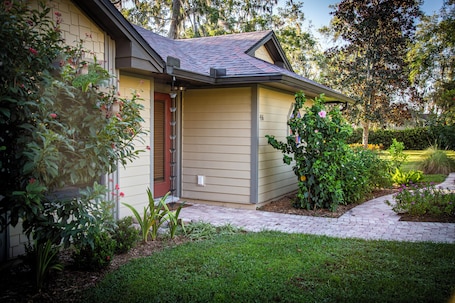 Exterior detail. Garden Cottage Within Walking Distance to Downtown Brooksville