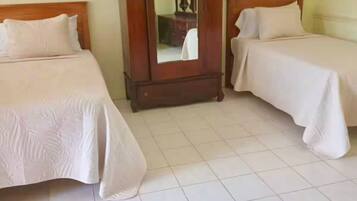 Setrika/meja setrika dan Wi-Fi gratis