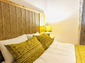 Habitación doble de lujo, vista a la ciudad | Escritorio, espacio para trabajar con laptop y wifi gratis 