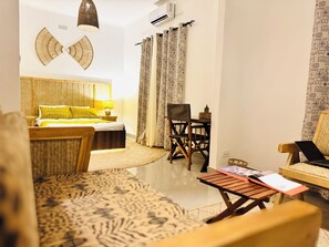Habitación doble de lujo, vista a la ciudad | Escritorio, espacio para trabajar con laptop y wifi gratis 