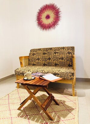 Luxury Double Room, City View | Meja, ruang kerja komputer riba, Wi-fi percuma