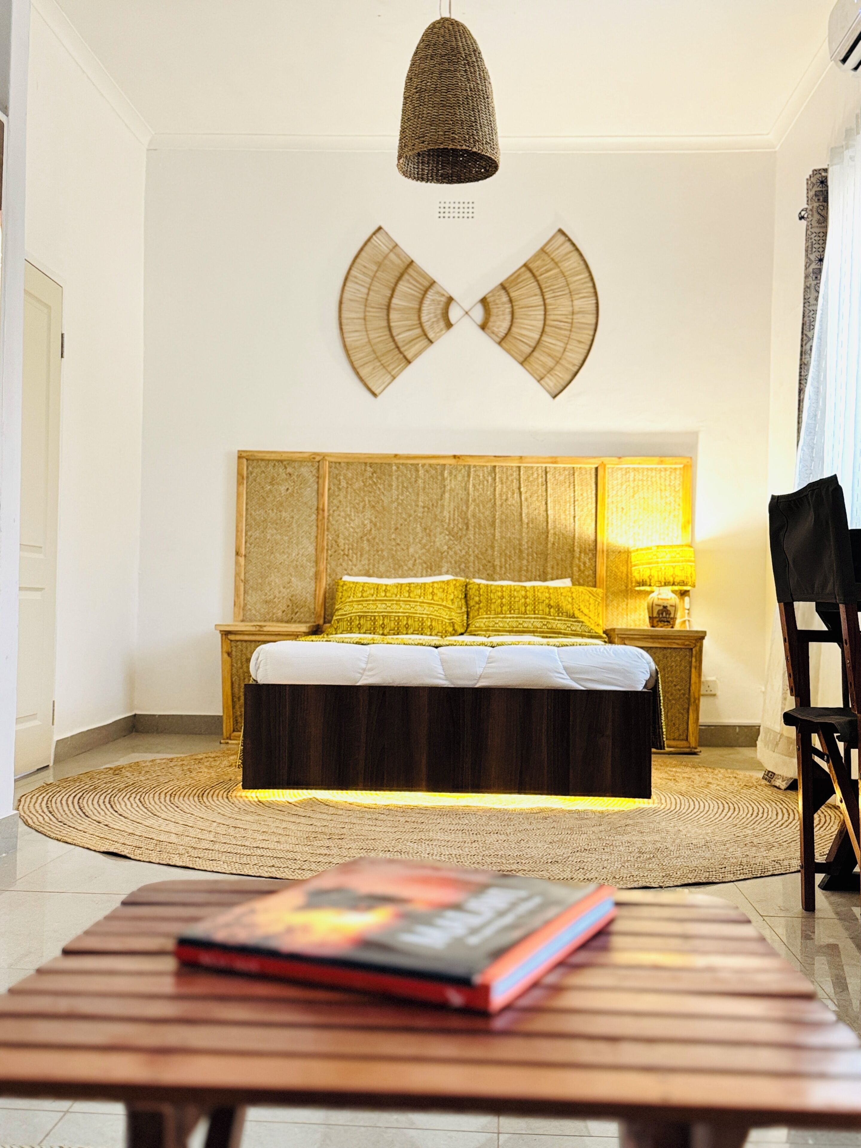 Desk, laptop workspace, free WiFi