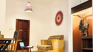 ห้องลักซ์ชัวรี่ดับเบิล, วิวเมือง | บริเวณนั่งเล่น