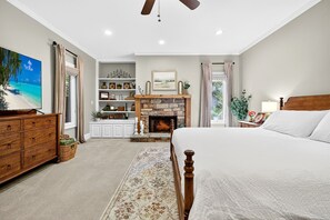 4 bedrooms, iron/ironing board, WiFi, bed sheets