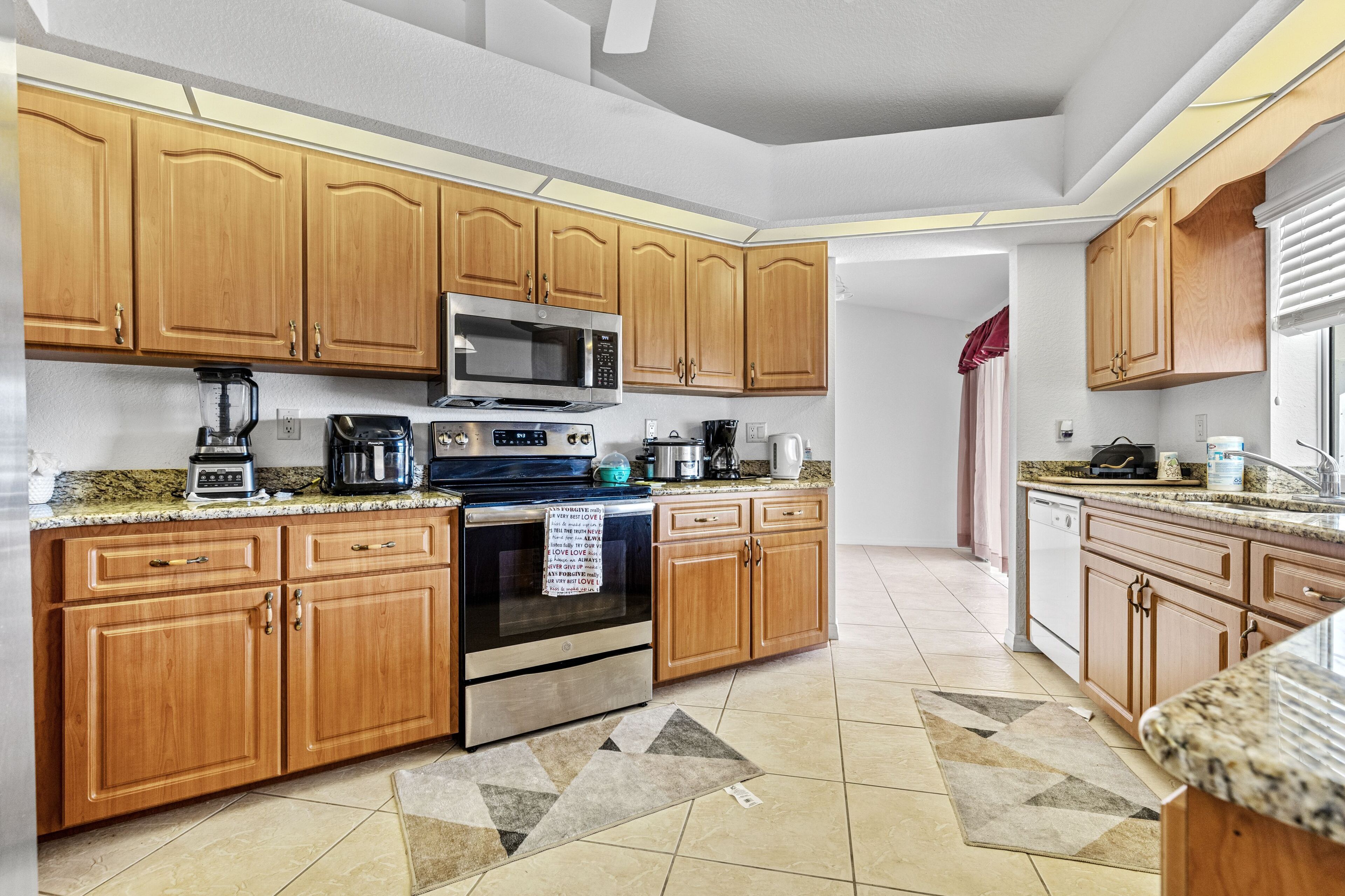 ثلاجة، ميكروويف، فرن، موقد طهي مسطح