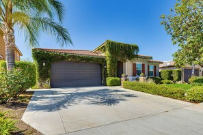 A residential house with a garage, a well-maintained lawn, and a palm tree. - 10 Mi to Temecula Old Town: Pet-Friendly Home (Murrieta)