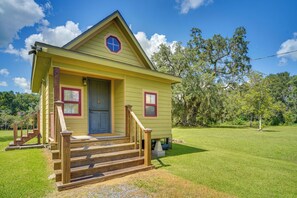 Exterior - Cozy Couple’s Retreat w/ Porch on Bayou Teche! (New Iberia)