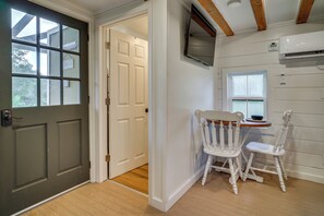 Interior - Cozy Couple’s Retreat w/ Porch on Bayou Teche! (New Iberia)