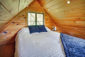 Desk, Internet, bed sheets - Cozy Couple’s Retreat w/ Porch on Bayou Teche! (New Iberia)