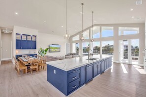 Interior - Waterfront Luxury: Pool, Dock & Near Beach! (Marathon)