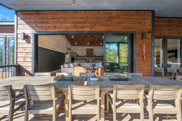 Outdoor dining