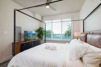 Trinity River Views | King Bed Near Downtown FTW