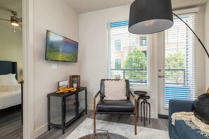 Téléviseur, bureau