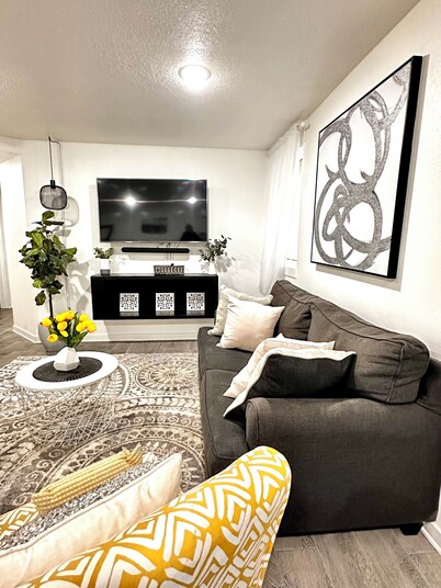 Charming 2-bedroom apartment in downtown Vancouver