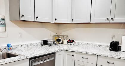 Charming 2-bedroom apartment in downtown Vancouver