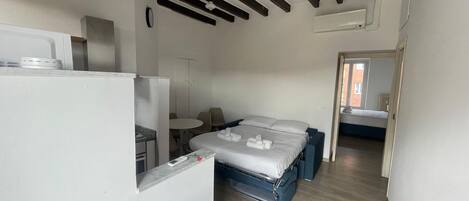 1 bedroom, iron/ironing board, WiFi, bed sheets