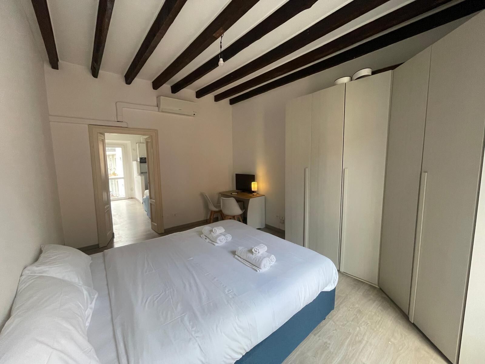 1 camera, ferro/asse da stiro, Wi-Fi, lenzuola