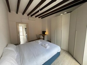 1 camera, ferro/asse da stiro, Wi-Fi, lenzuola