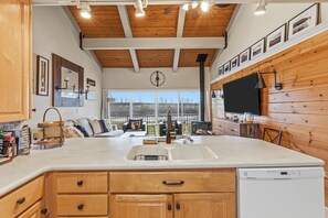 Interior - Lakefront Condo del Sol with Boat Slip & Pool (Sandpoint)