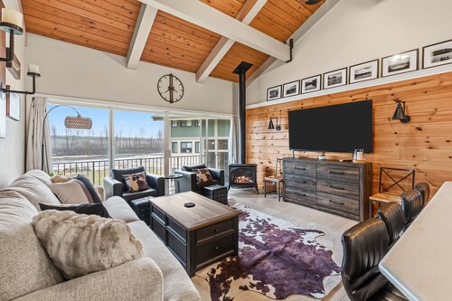 Lakefront Condo del Sol with Boat Slip & Pool
