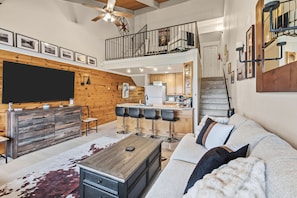 TV, fireplace