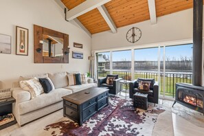 TV, fireplace - Lakefront Condo del Sol with Boat Slip & Pool (Sandpoint)