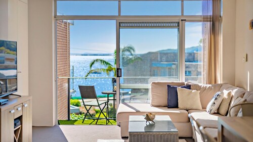 Bella Vista 19 Waterfront views