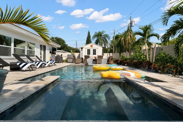 حمّام سباحة خارجي، حمّام سباحة مُدفَّأ