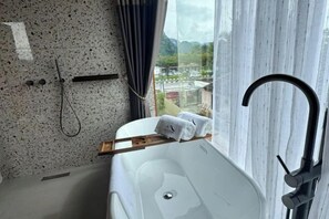 Schallisolierte Zimmer, Bügeleisen/Bügelbrett