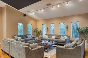 Interior - Sleeps 18! Game Room, Deck w/ Firepit, 5bdr, Casita Cedar & Stone by Avantstay (Austin)