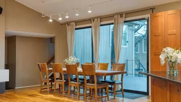 Talo (4 Bedrooms) | Sisätilat