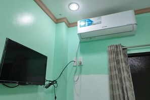 Room - Ocean View Lodging House (Oslob)