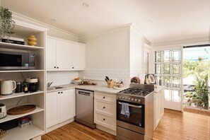 Four Ă micro-ondes, un four, surface de cuisson, lave-vaisselle