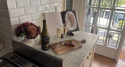 Charming Terrace house close to CBD /5 Min to Train