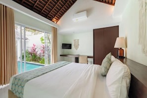 Room - Tan's Astana Villa's by The Lavana (Bali)