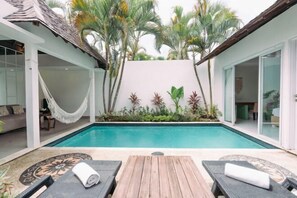 حمام سباحة خارج�ي