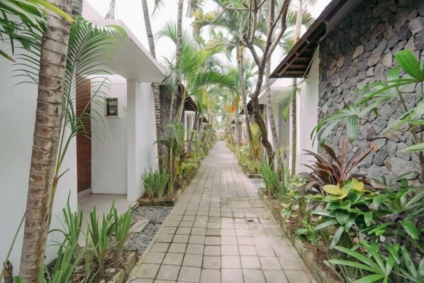 المنطقة المحيطة بالمنشأة