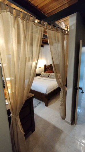 3 bedrooms, iron/ironing board, Internet, bed sheets