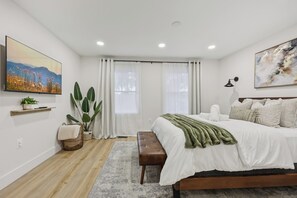 4 bedrooms, iron/ironing board, WiFi, bed sheets