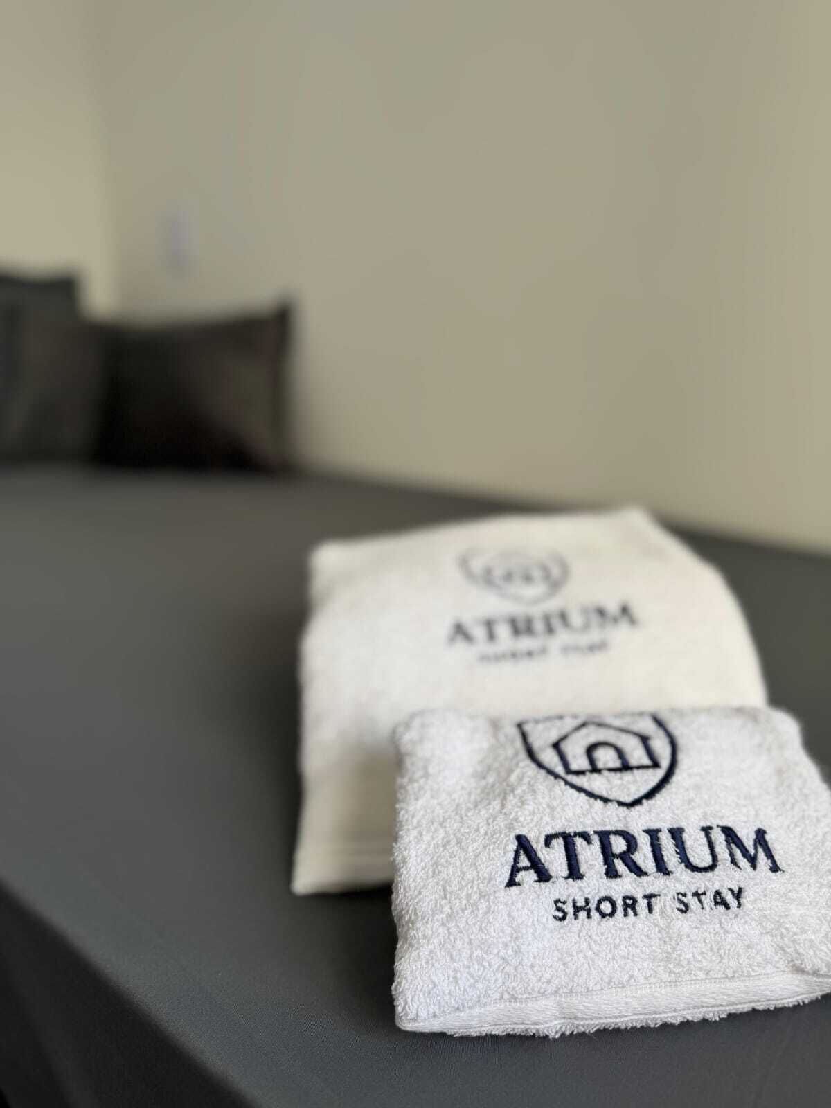 Hiustenkuivaaja, pyyhkeet, vessapaperi