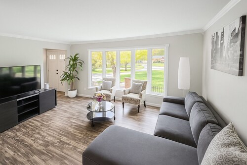 Cozy & Convenient Stay in South Bend