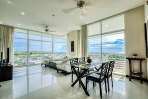 Room - Karon Hill 2 Bedroom Amazing Full Seaview Condo (Phuket)