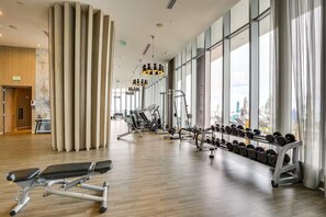 Fitness facility - Luxe 2BR Retreat • Stunning Skyline & Ocean View (Hollywood)
