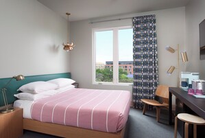 Kamer, 1 queensize bed | Luxe beddengoed, bedden met traagschuimmatras, een kluis op de kamer