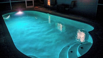 حمّام سباحة مُدفَّأ