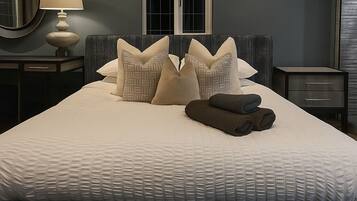 4 bedrooms, iron/ironing board, WiFi, bed sheets